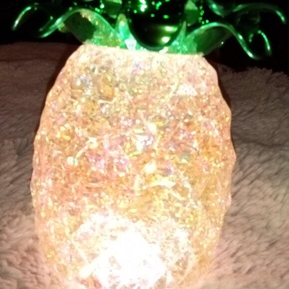 Bath & Body Works Glitter Globe Light Up Single Wick Pineapple Candle Holder - Picture 2 of 2
